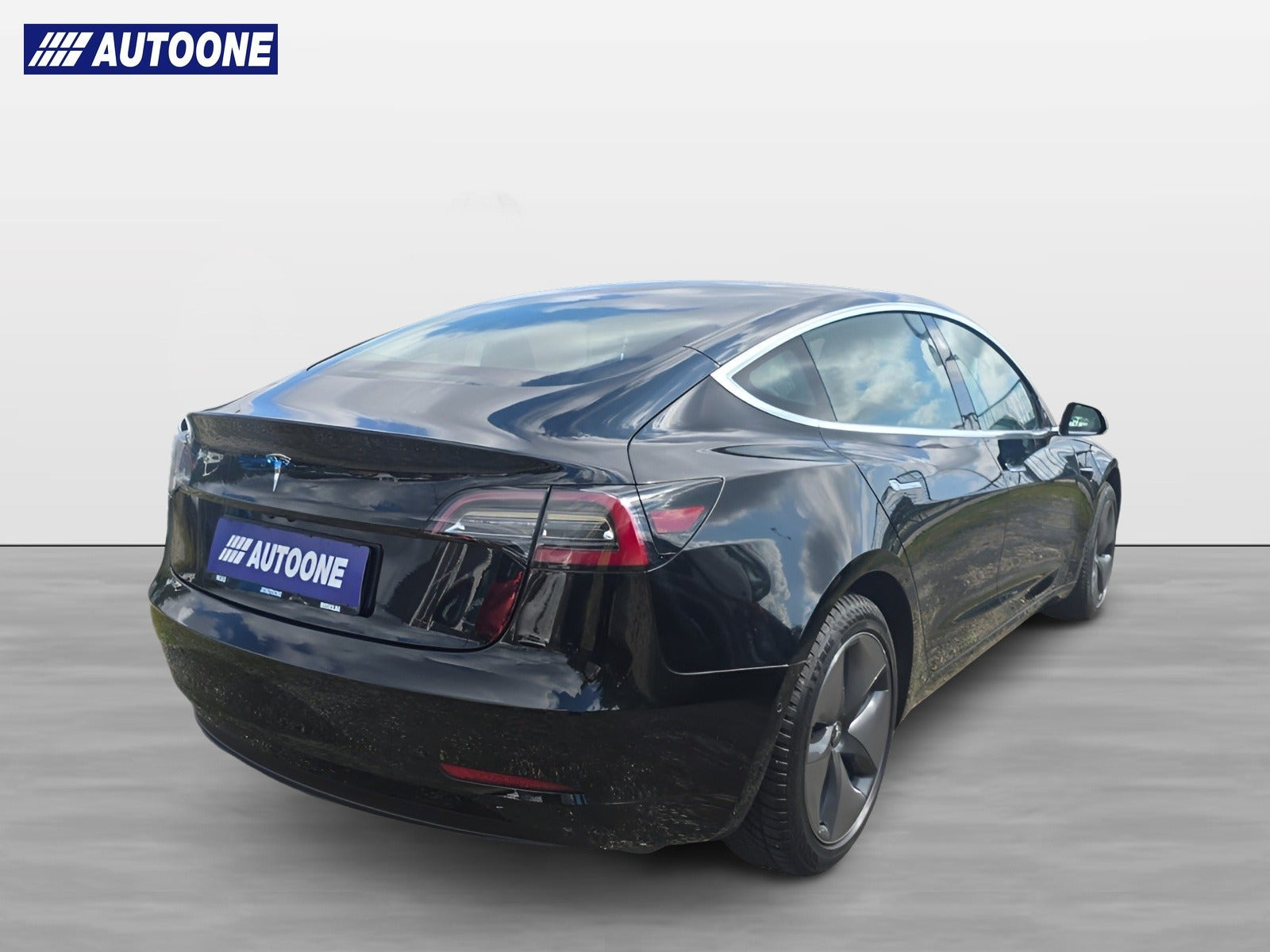Sort Tesla Model 3 fra 2020