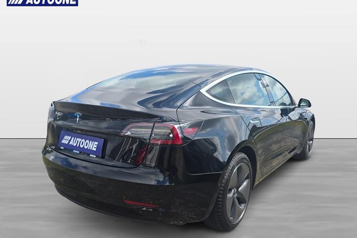Sort Tesla Model 3 fra 2020