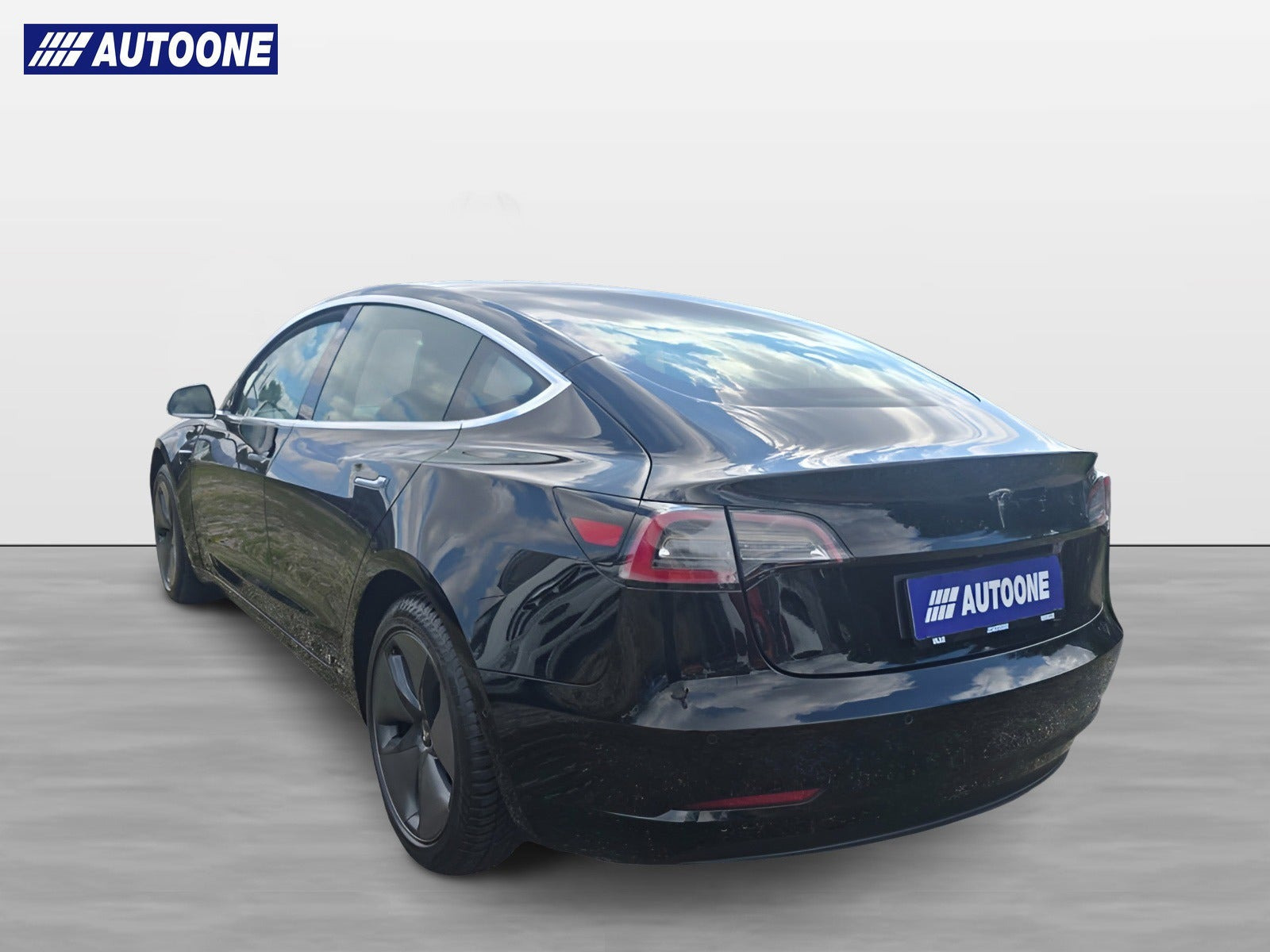 Sort Tesla Model 3 fra 2020