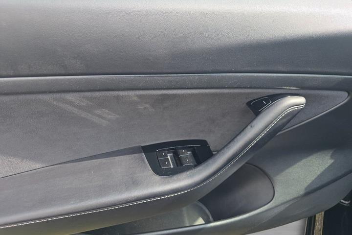 Sort Tesla Model 3 fra 2020