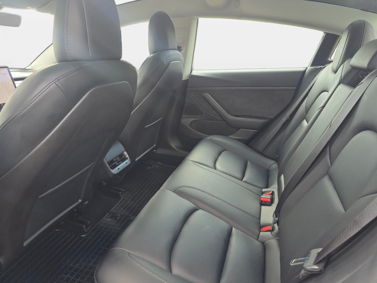 Sort Tesla Model 3 fra 2020