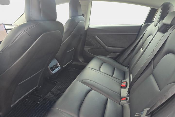 Sort Tesla Model 3 fra 2020