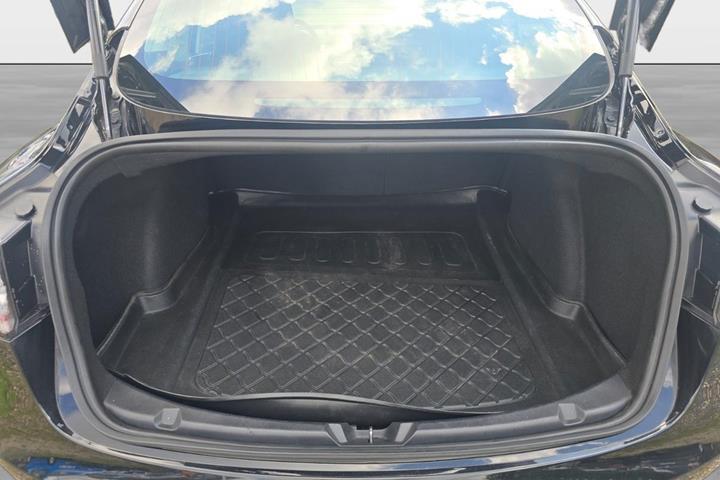Sort Tesla Model 3 fra 2020