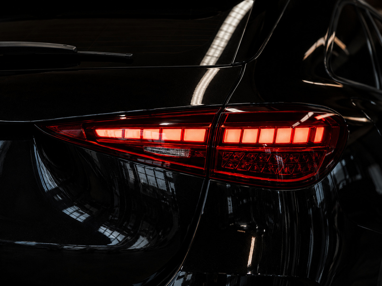 Sort Mercedes C300 e fra 2023
