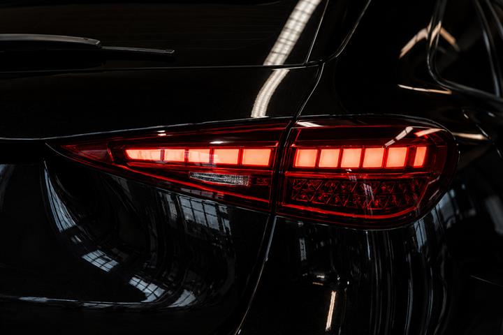 Sort Mercedes C300 e fra 2023