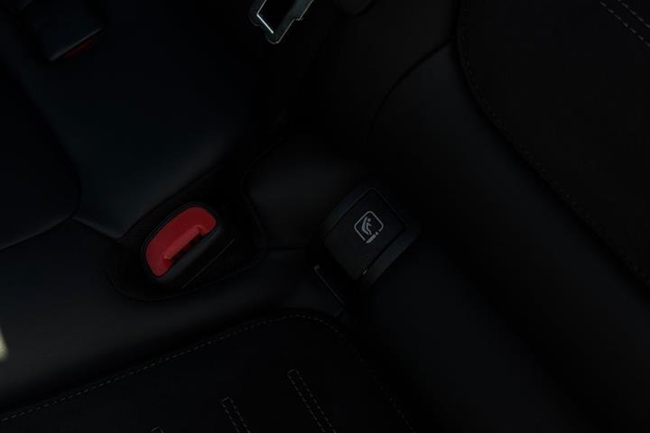 Sort Mercedes C300 e fra 2023
