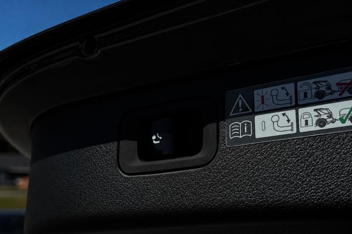 Sort Mercedes C300 e fra 2023