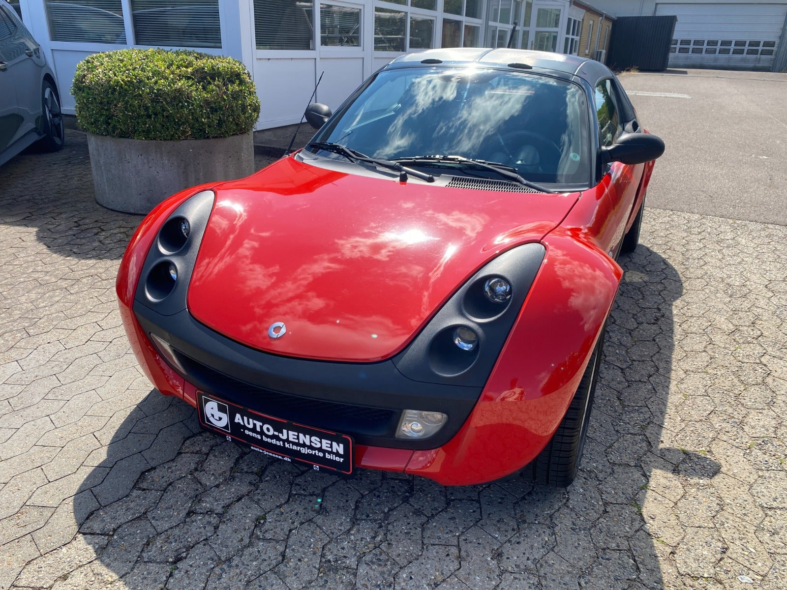 Rød Smart Roadster fra 2004 set udefra