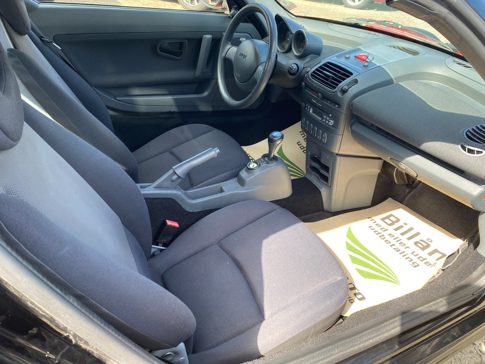 Rød Smart Roadster fra 2004 set indefra