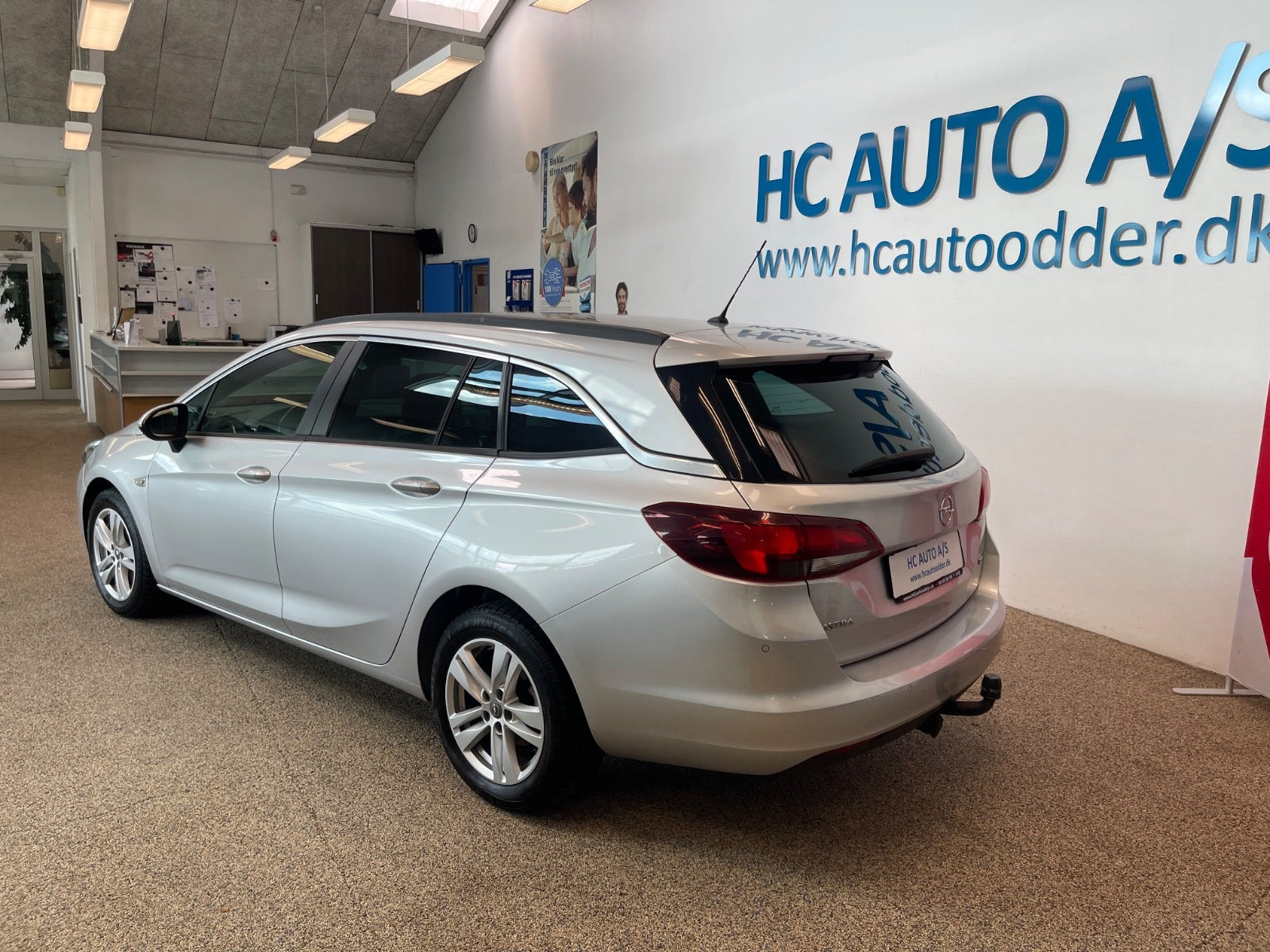 Sølv Opel Astra fra 2019