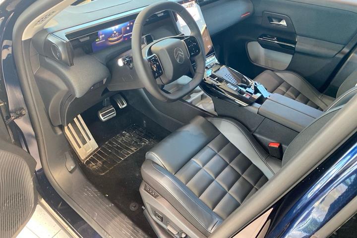Blå Citroën ë-C5 Aircross fra 2026