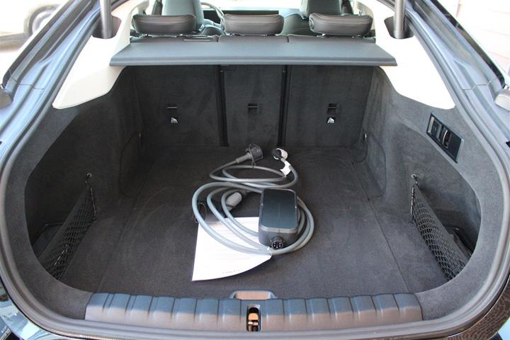 Sort BMW i4 fra 2023
