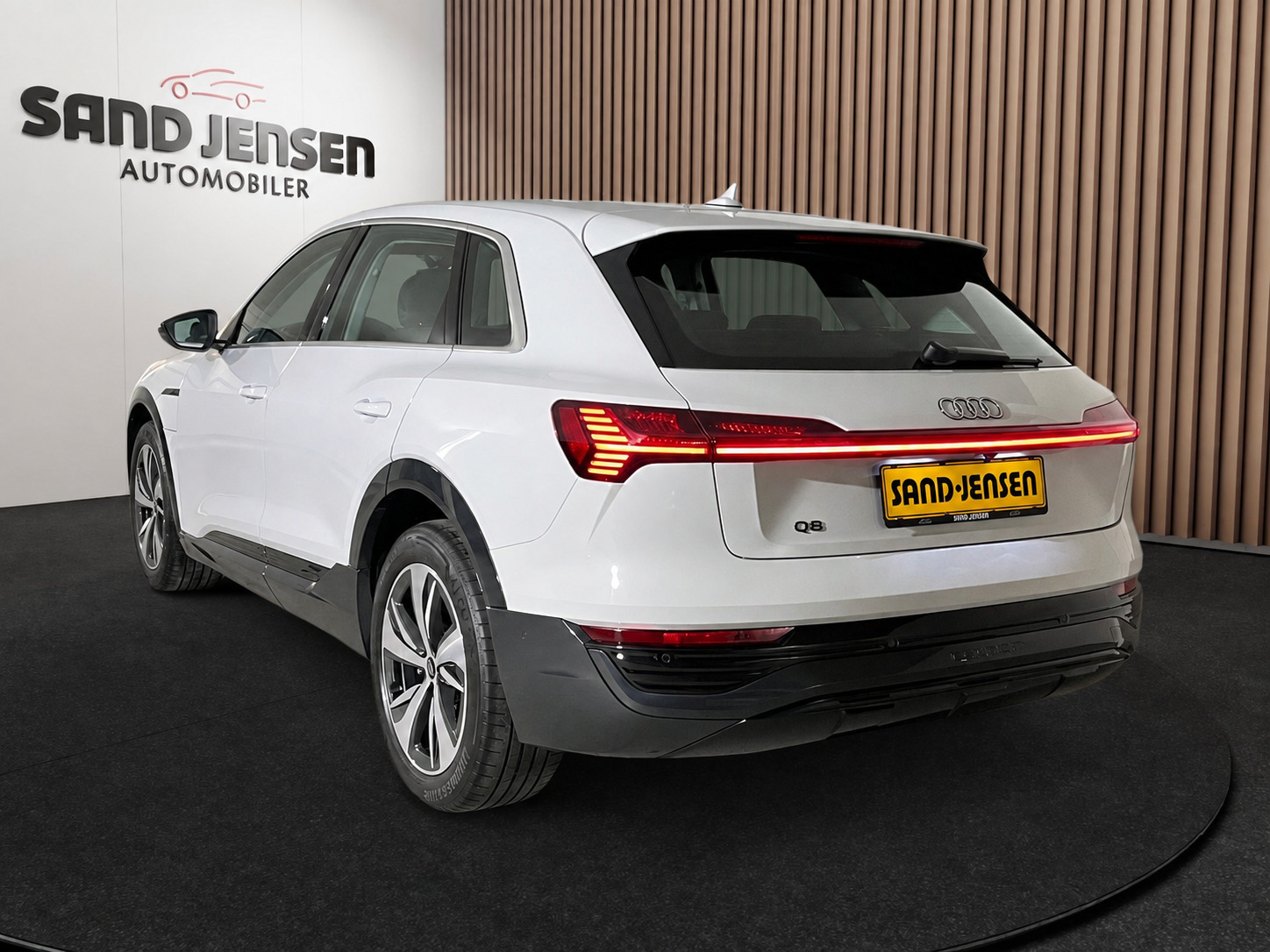 Hvid Audi Q8 e-tron fra 2024