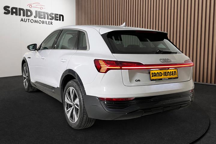 Hvid Audi Q8 e-tron fra 2024