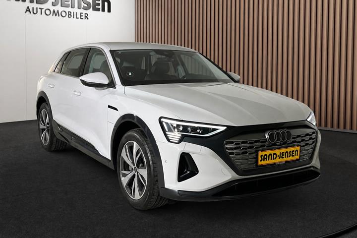 Hvid Audi Q8 e-tron fra 2024