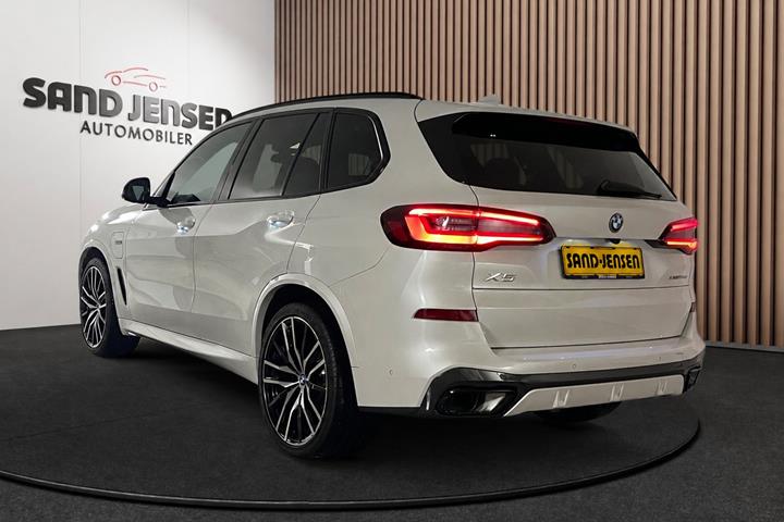 Hvid BMW X5 fra 2023