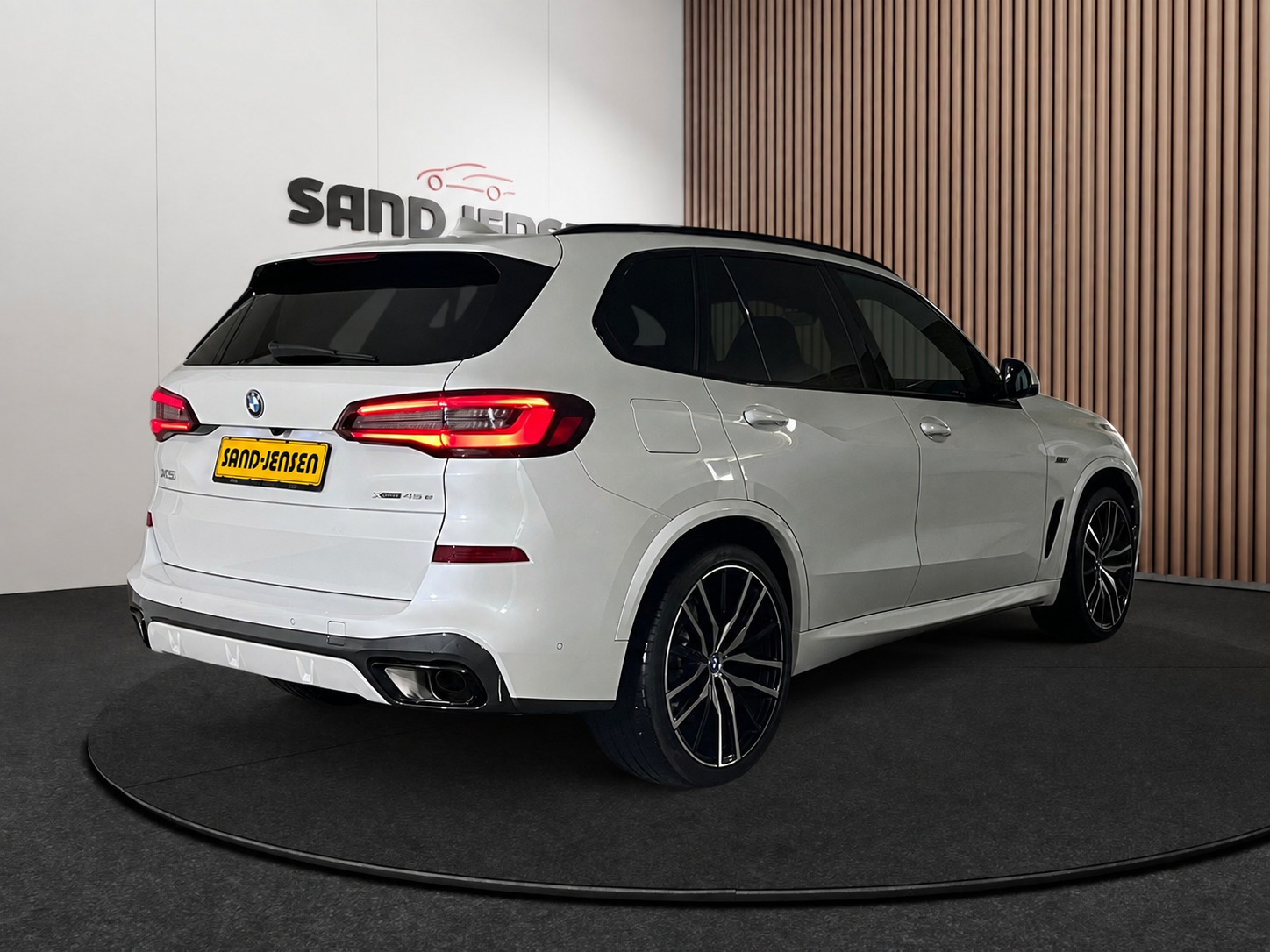 Hvid BMW X5 fra 2023