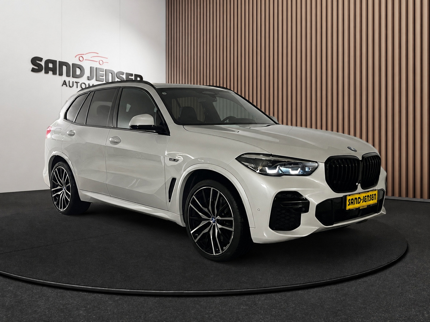 Hvid BMW X5 fra 2023