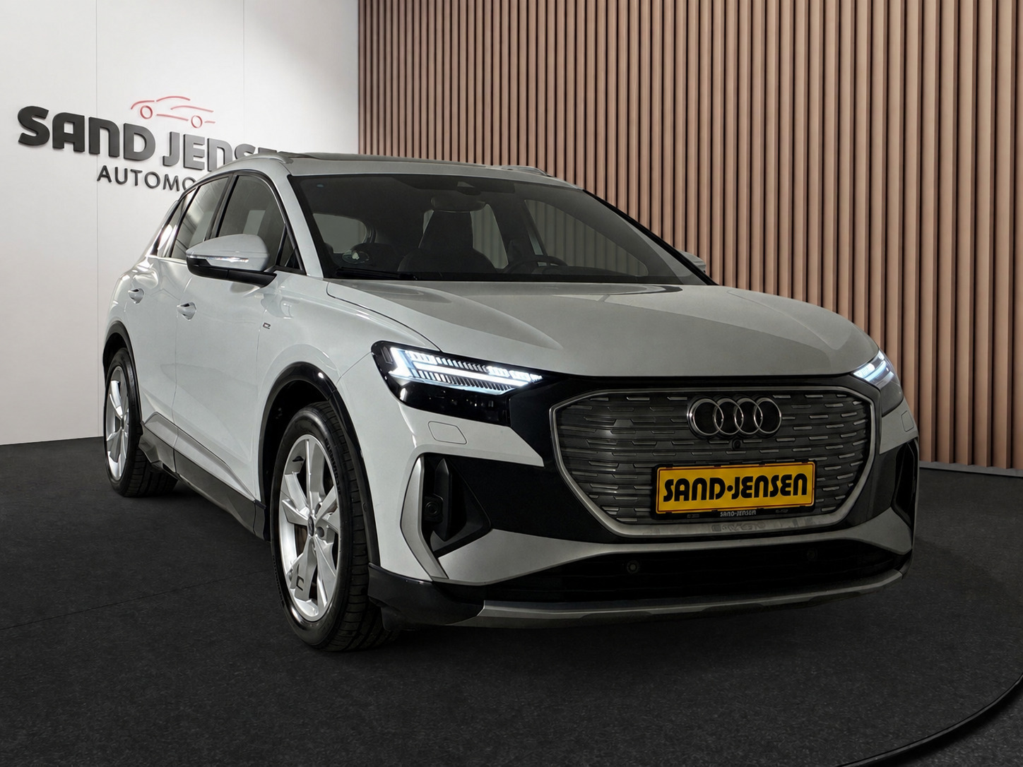 Hvid Audi Q4 e-tron fra 2025