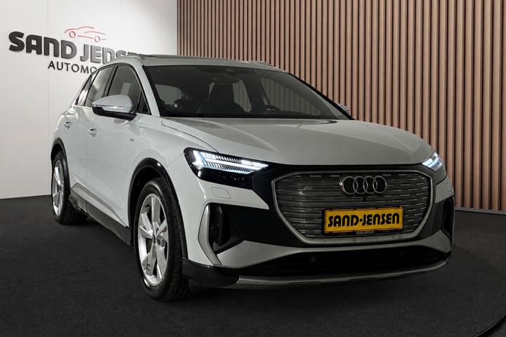 Hvid Audi Q4 e-tron fra 2025