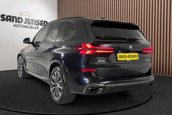 Sort BMW X5 fra 2025