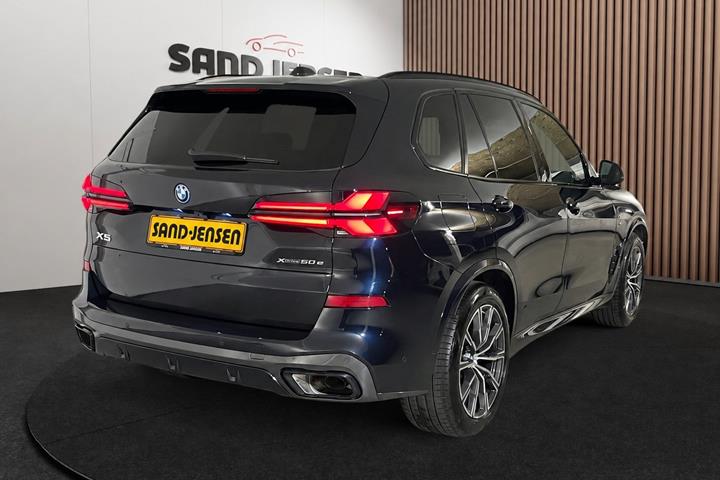 Sort BMW X5 fra 2025