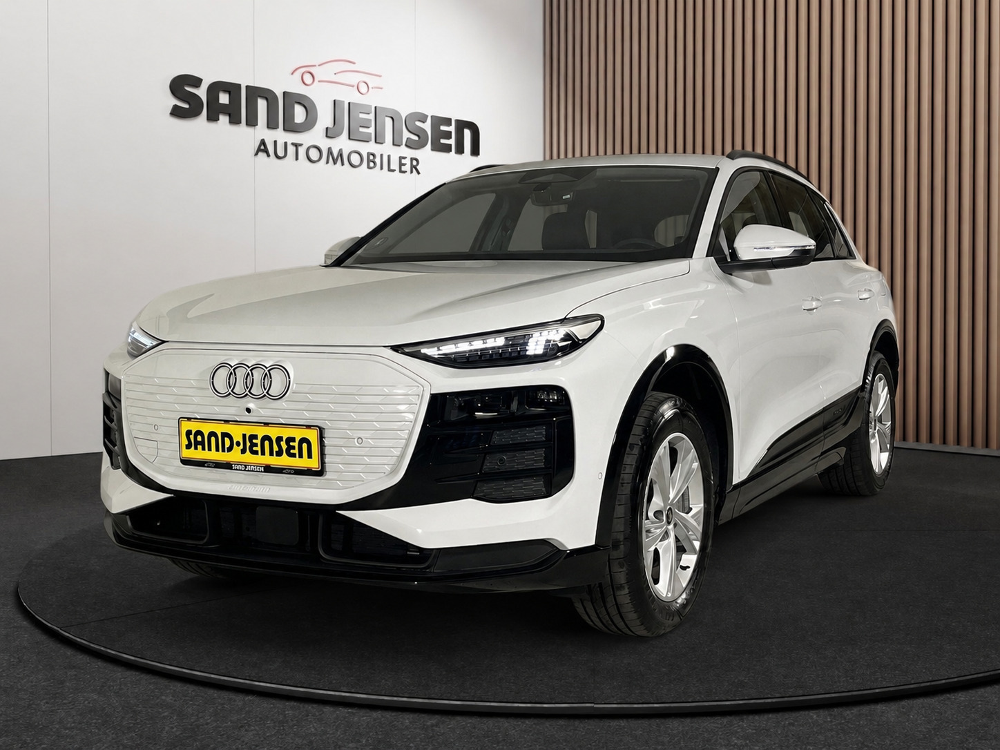 Audi Q6 e-tron Progress performance Van