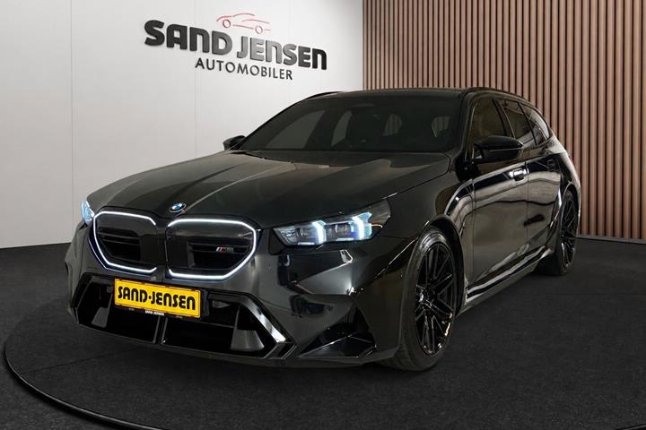Sort BMW M5 fra 2025