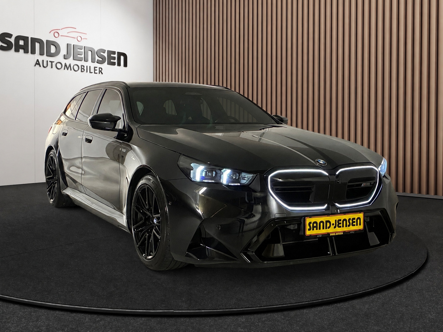 Sort BMW M5 fra 2025