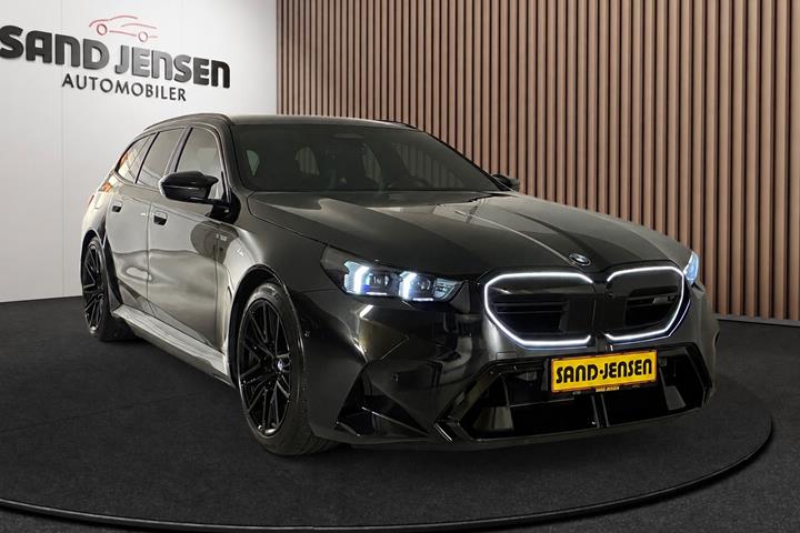 Sort BMW M5 fra 2025