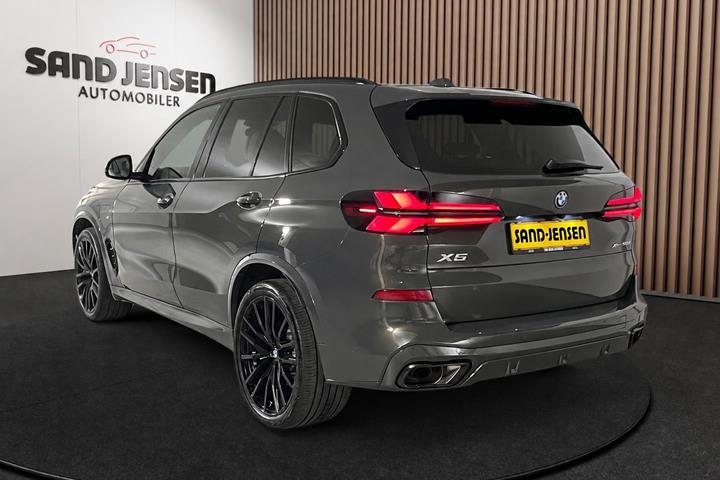 Grå BMW X5 fra 2025