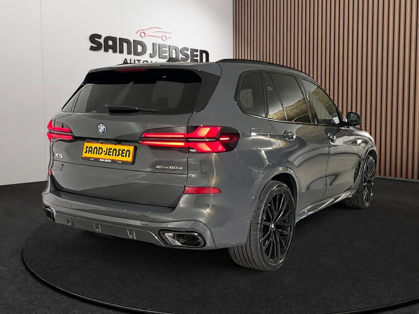 Grå BMW X5 fra 2025
