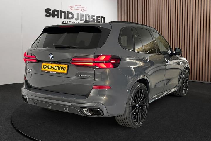 Grå BMW X5 fra 2025
