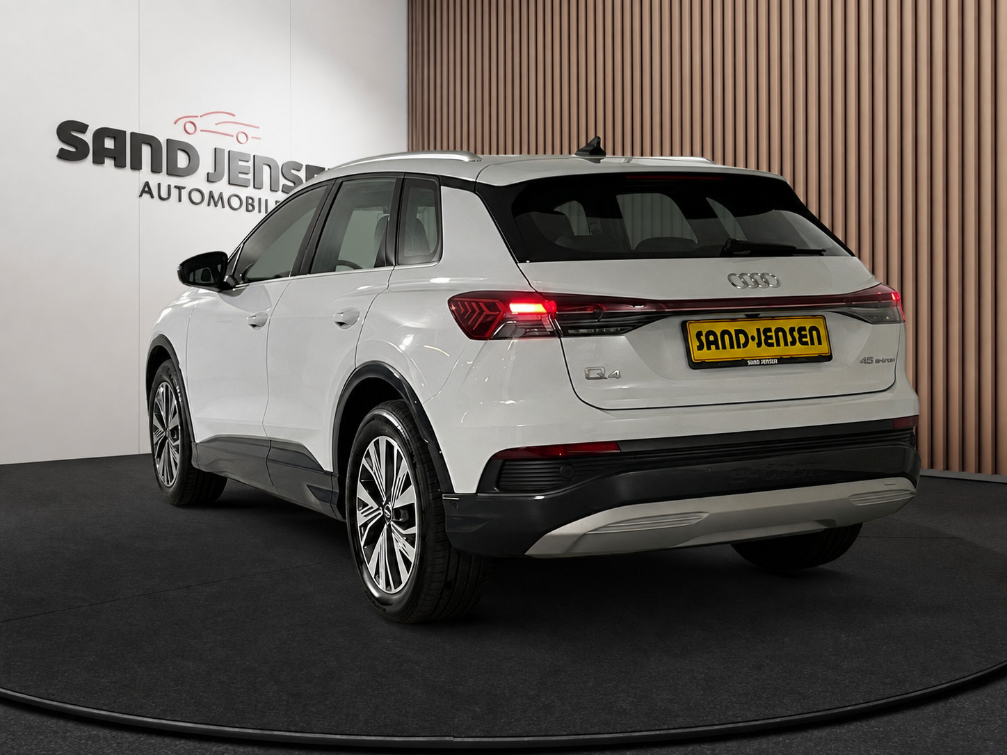 Hvid Audi Q4 e-tron fra 2024