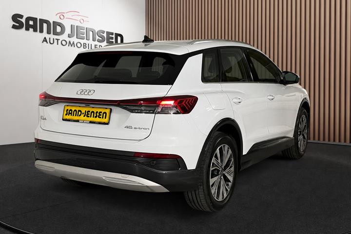 Hvid Audi Q4 e-tron fra 2024