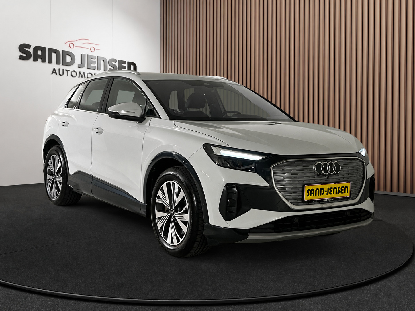 Hvid Audi Q4 e-tron fra 2024