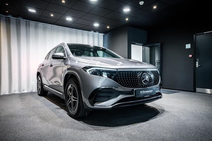 Grå Mercedes EQA250+ fra 2025 set udefra