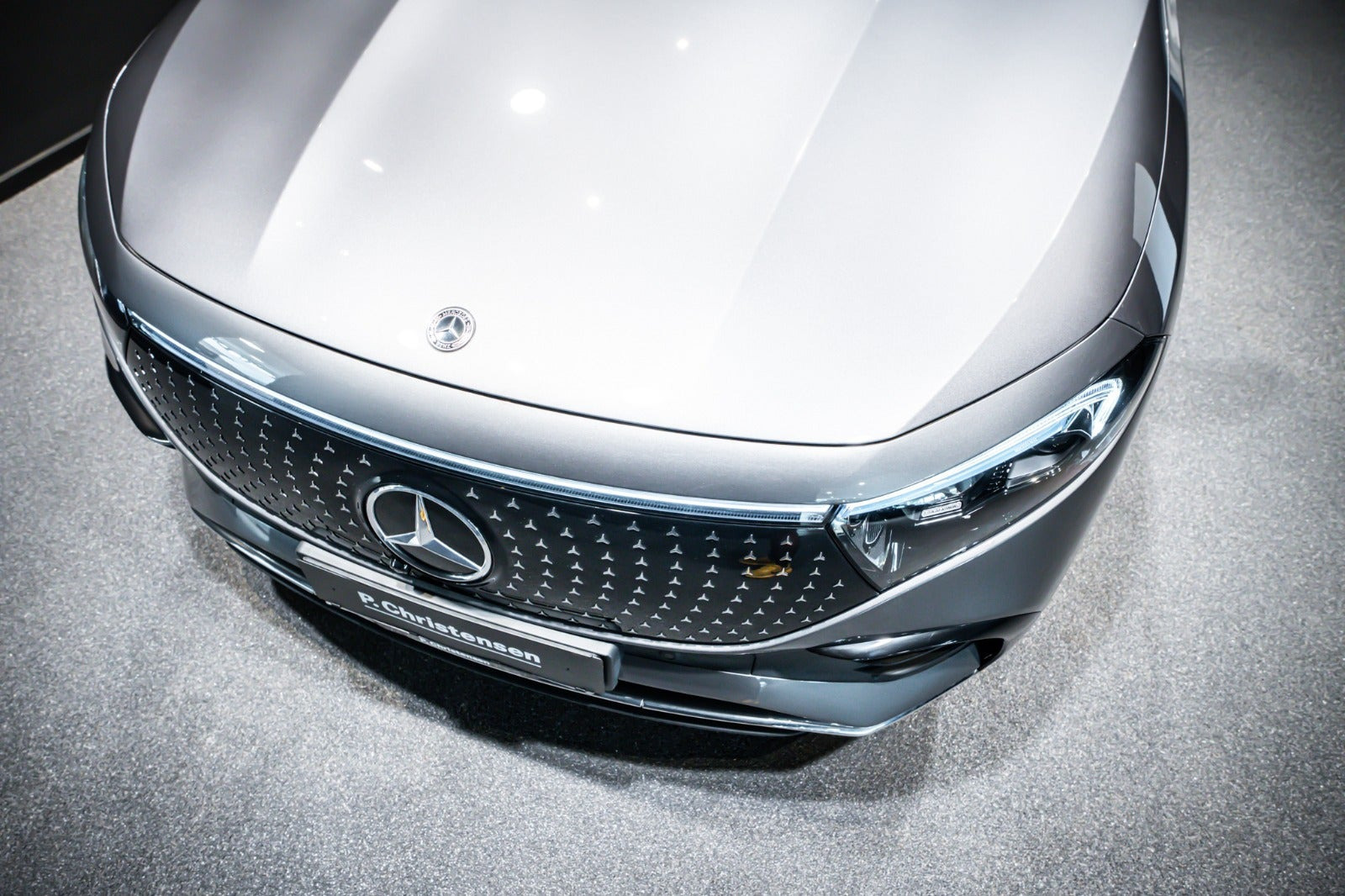 Grå Mercedes EQA250+ fra 2025