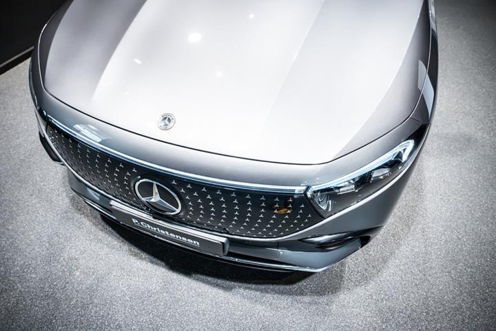 Grå Mercedes EQA250+ fra 2025