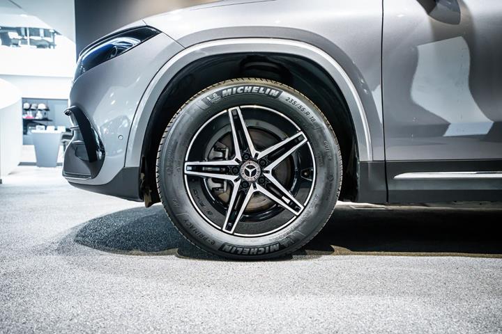 Grå Mercedes EQA250+ fra 2025