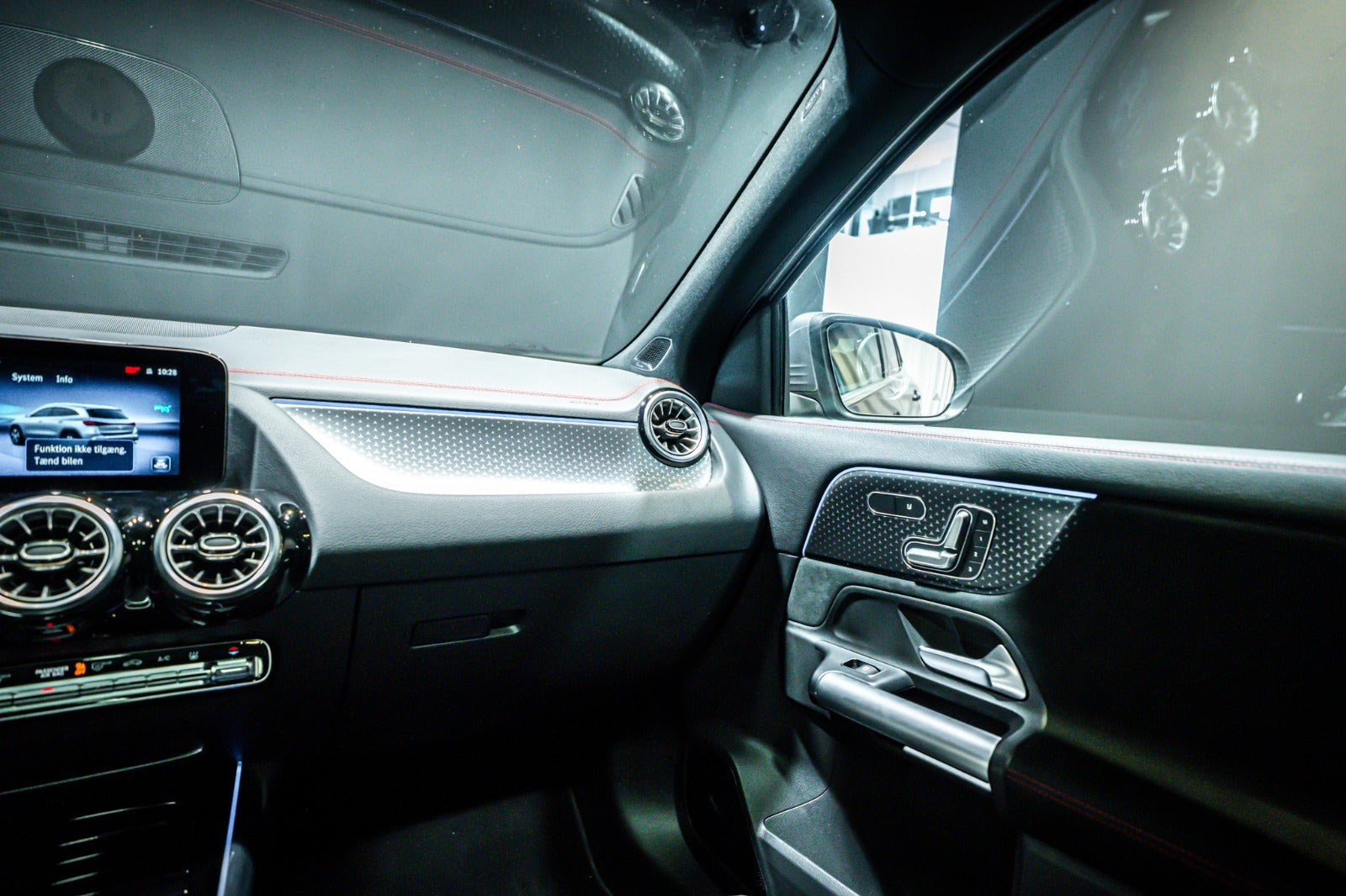 Grå Mercedes EQA250+ fra 2025