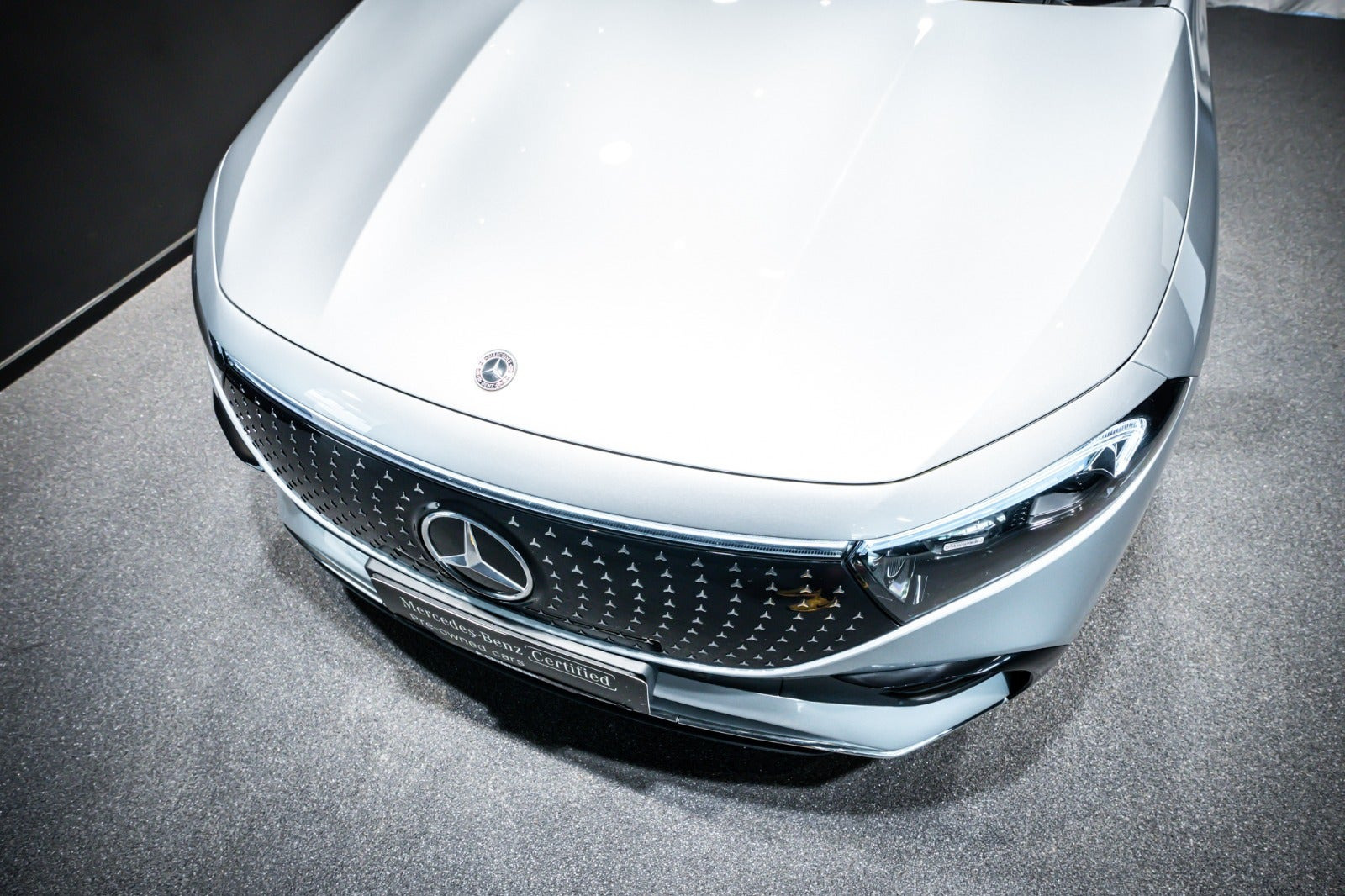 Sølv Mercedes EQA250+ fra 2025