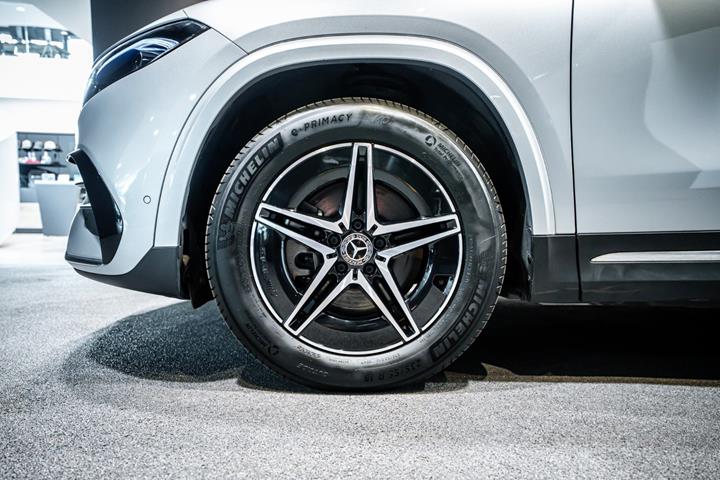 Sølv Mercedes EQA250+ fra 2025
