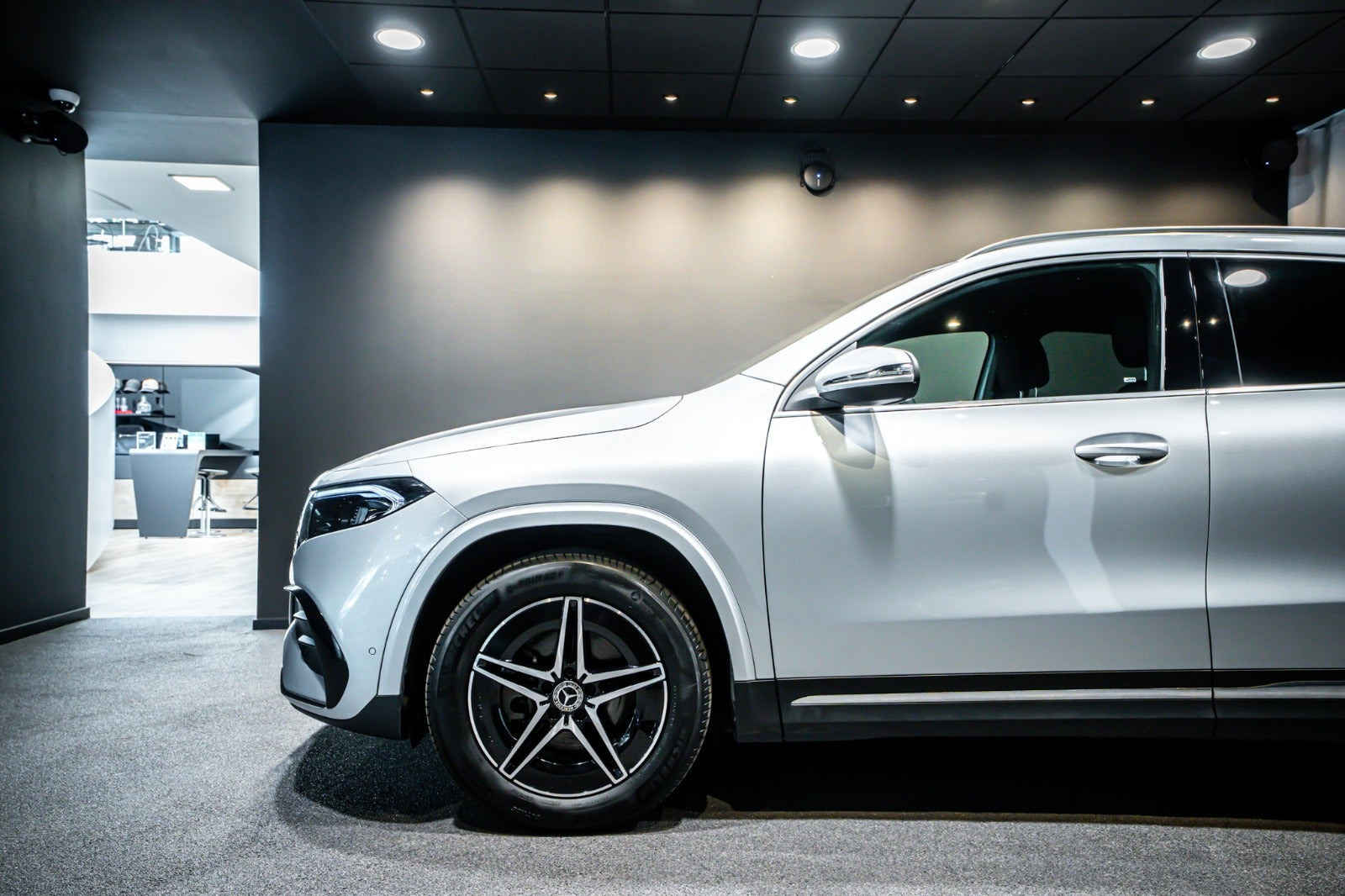 Sølv Mercedes EQA250+ fra 2025