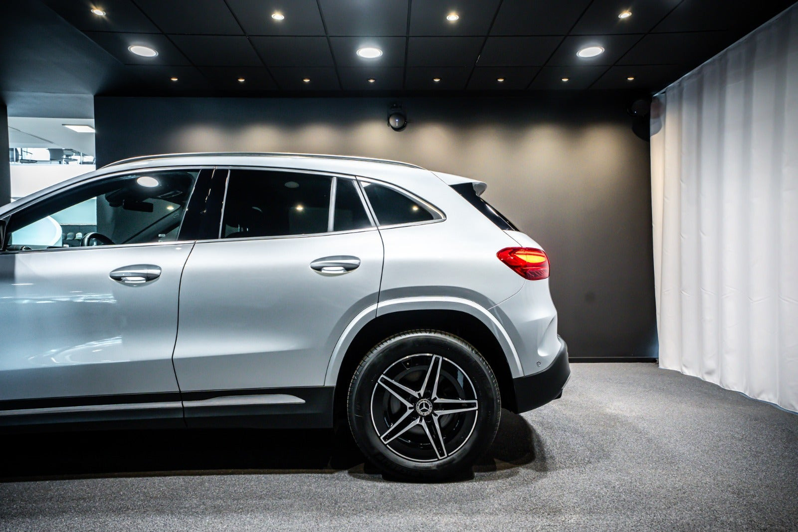 Sølv Mercedes EQA250+ fra 2025