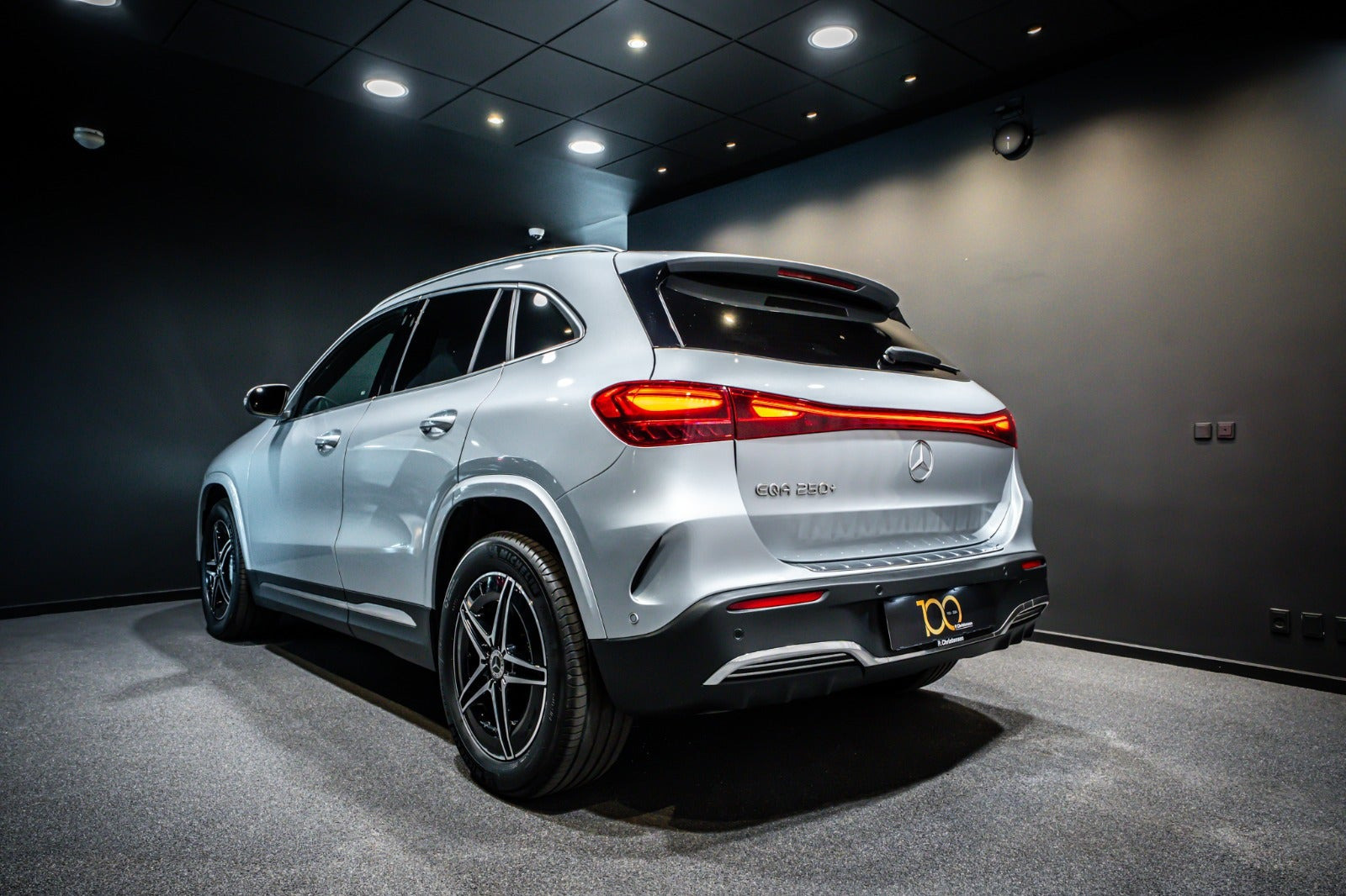 Sølv Mercedes EQA250+ fra 2025