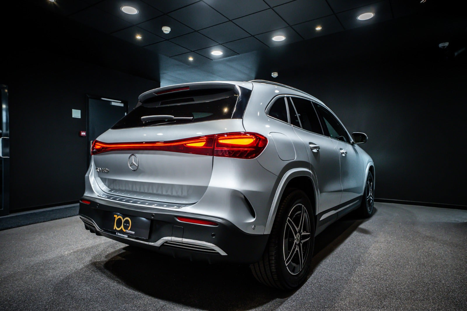 Sølv Mercedes EQA250+ fra 2025