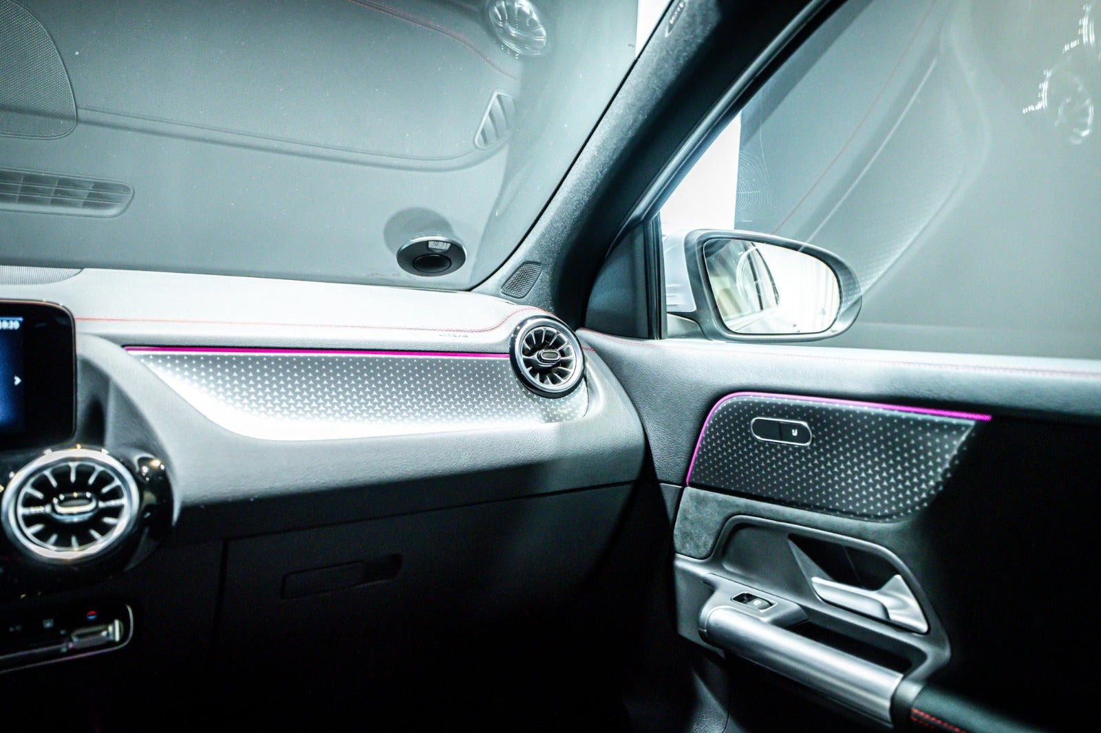 Sølv Mercedes EQA250+ fra 2025