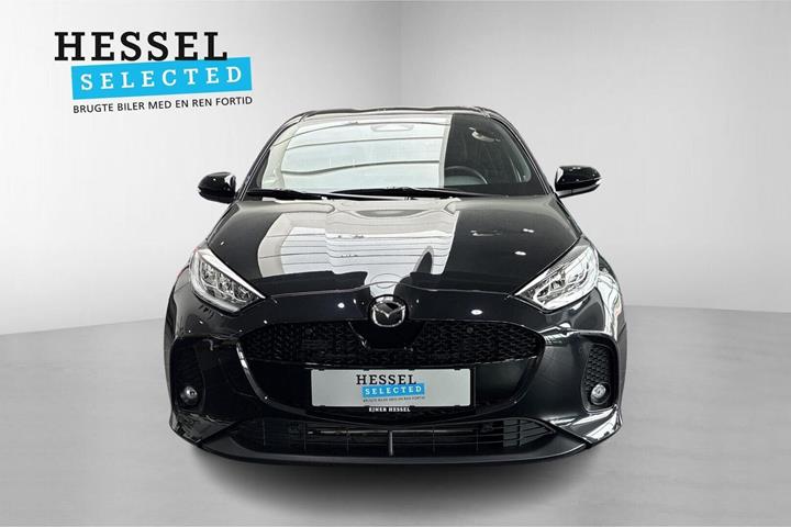 Beige Mazda 2 fra 2024