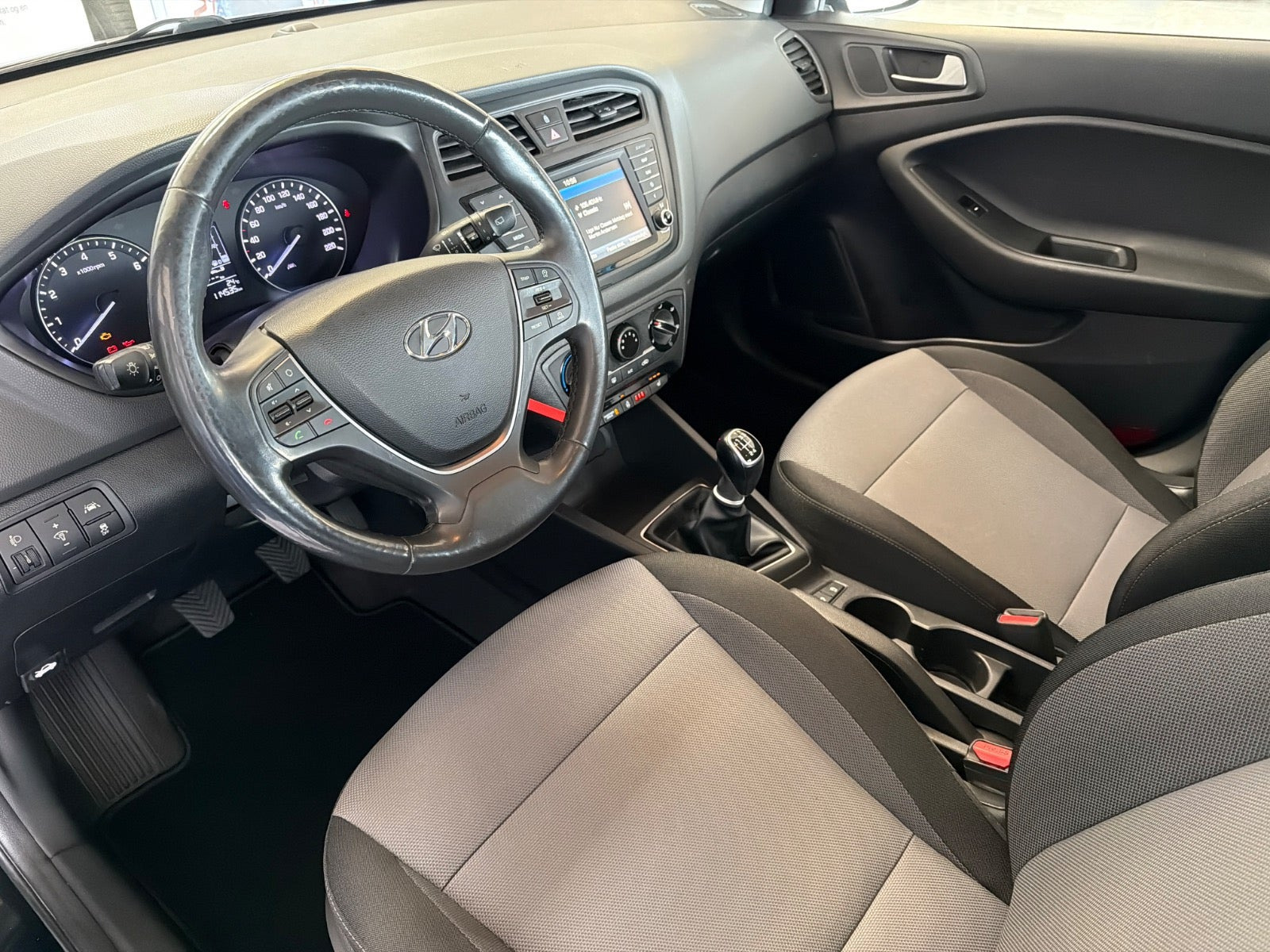 Sort Hyundai i20 fra 2017
